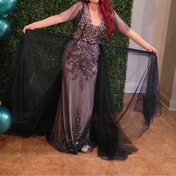 Dress - Picture 2 of 14